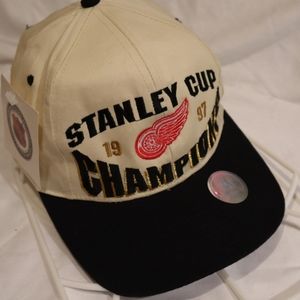 Vintage NWT 1997 Detroit RedWings Stanley Cup Champions Hat